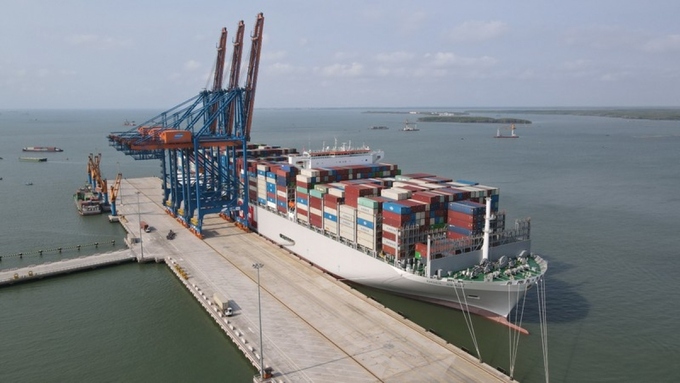Siêu tàu container M/V OOCL SPAIN vào cảng Gemalink (cụm cảng Cái Mép -Thị Vải, thị xã Phú Mỹ, tỉnh Bà Rịa-Vũng Tàu)