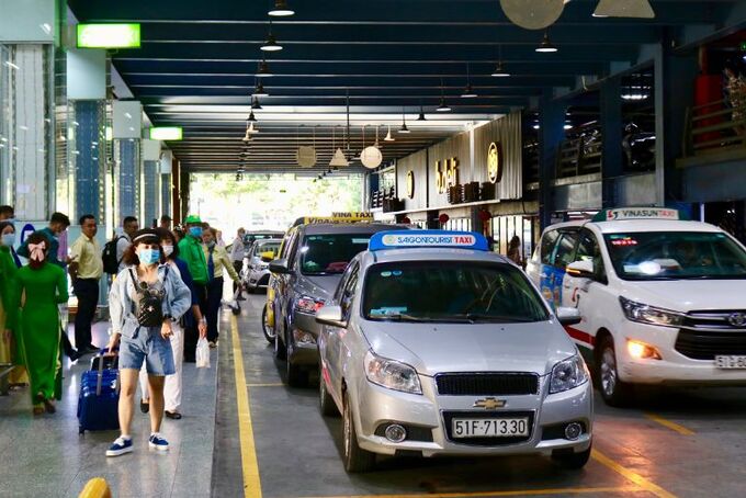 Từ tháng 4/2023, taxi ra vào sân bay Tân Sơn Nhất vẫn chưa bị tính phí theo lượt.