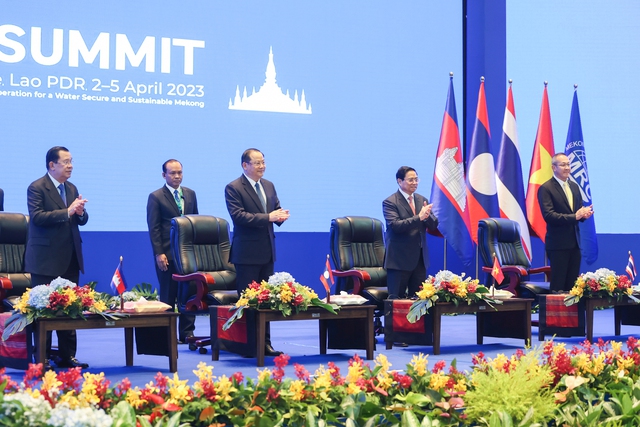 Thủ tướng Phạm Minh Chính, Thủ tướng Lào Sonexay Siphandone, Thủ tướng Campuchia Hun Sen và Tổng Thư ký Văn phòng Tài nguyên nước Thái Lan dự Hội nghị
