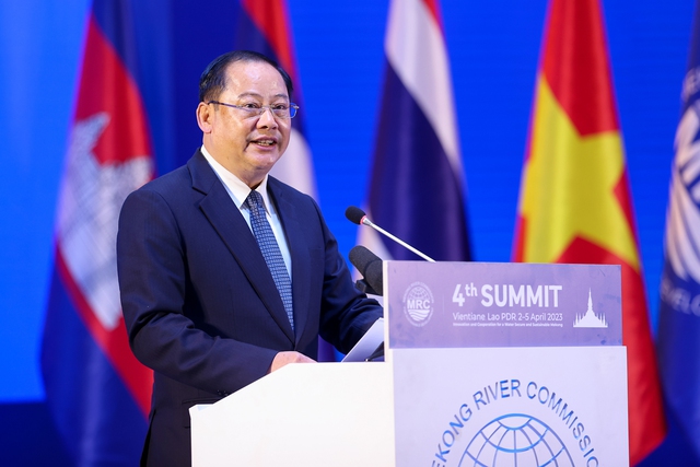 Thủ tướng Lào Sonexay Siphandone phát biểu