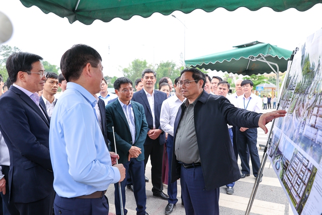 Thủ tướng nghe báo cáo và cho ý kiến về quy hoạch Trung tâm hành chính mới của tỉnh Điện Biên