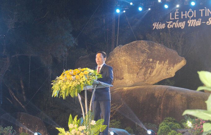 Phó Bí thư Thành ủy, Chủ tịch UBND TP Sầm Sơn Lê Văn Tú phát biểu khai mạc Lễ hội.