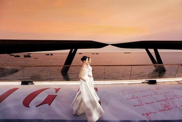Bộ sưu tập váy cưới cao cấp “La Rosa Brilla” của Calla Phương Linh trình diễn trên sân khấu Cầu Hôn