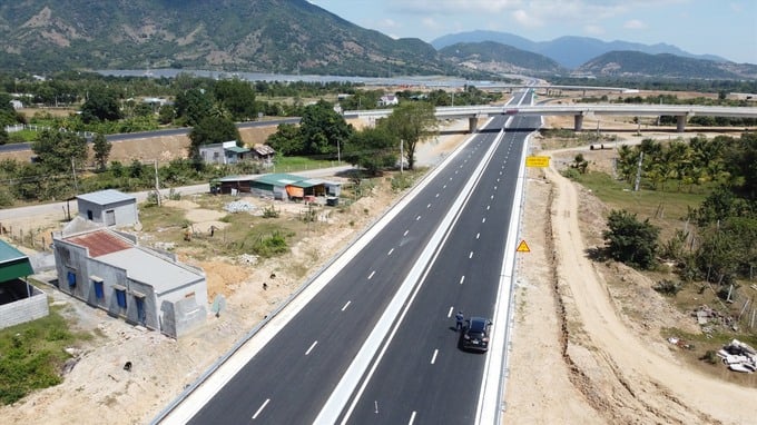 Tập đoàn Sơn Hải báo cáo và đề nghị Bộ Giao thông Vận tải cho phép tổ chức lễ hoàn thành tuyến chính dự án cao tốc Nha Trang-Cam Lâm vào khoảng thời gian từ ngày 27-30/5 tới.