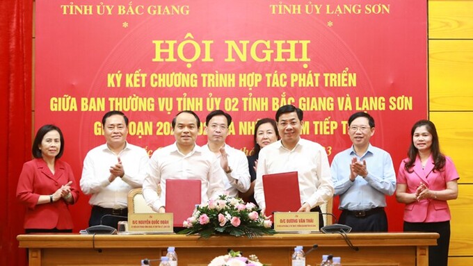 Các đồng chí lãnh đạo Bắc Giang và Lạng Sơn ký kết hợp tác  