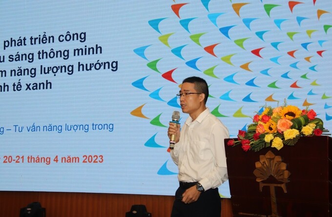 Ông Vũ Quang Đăng –Đại diện ADB giới thiệu các mô hình kinh doanh án tài chính cho đầu tư chiếu sáng đô thị tại Việt Nam