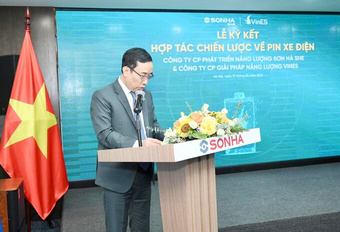 Phó tổng giám đốc Sơn Hà - ông Hoàng Mạnh Tân phát biểu tại lễ ký kết