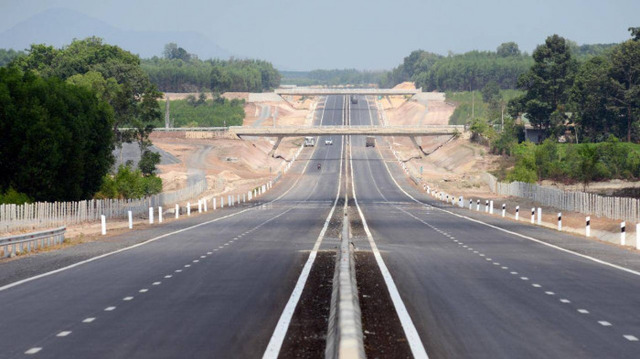 Cao tốc Phan Thiết - Dầu Giây đi qua Bình Thuận và Đồng Nai có chiều dài 99km. Dự án kết nối cao tốc TP.HCM - Long Thành - Dầu Giây (cao tốc Long Thành) tại nút giao Km 43