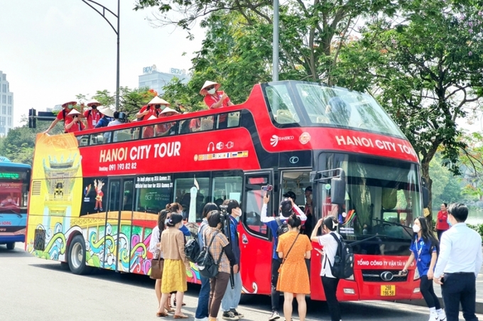 Nhằm tạo thuận lợi cho người dân trong dịp Giỗ Tổ Hùng Vương và kỳ nghỉ lễ 30/4 - 1/5, khách du lịch sẽ được miễn phí vận chuyển tham quan Hà Nội bằng xe buýt 2 tầng