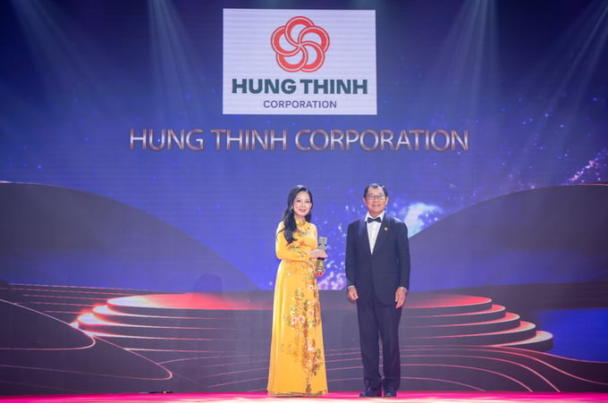 Bà Nguyễn Thị Hoàng Anh – Phó Tổng Giám đốc Tập đoàn Hưng Thịnh nhận giải Doanh nghiệp xuất sắc châu Á 2022 (Corporate Excellence Award)
