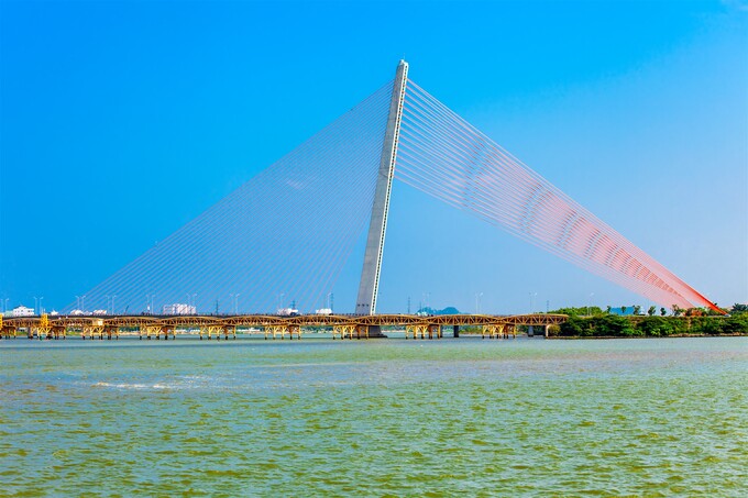 Cầu Nguyễn Văn Trỗi song hành cùng cây cầu Trần Thị Lý.