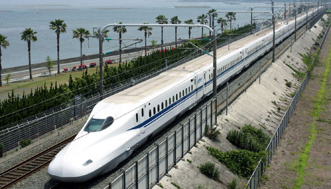 Đối với kịch bản đường sắt mới chỉ vận tải hành khách, bổ sung đường sắt hiện hữu cải tạo, nâng cấp, điện khí hóa phù hợp với lộ trình cam kết của Việt Nam tại COP26 để vận tải hàng hóa
