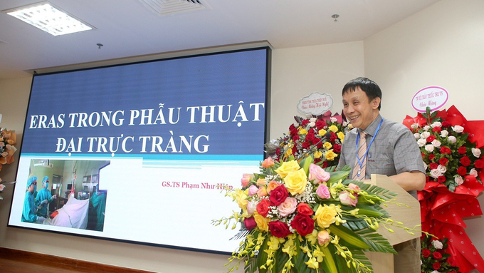 GS.TS Phạm Như Hiệp - Giám đốc Bệnh viện Trung ương Huế phát biểu tại hội nghị.