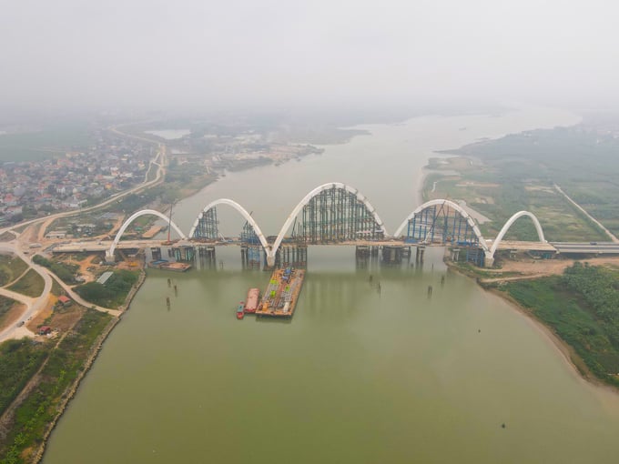 Cầu Phật Tích - Đại Đồng Thành với chiều dài hơn 1,5km, tổng mức đầu tư hơn 1.900 tỷ đồng bắc qua sông Đuống tạo đà phát triển kinh tế liên vùng.