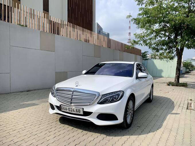 Chiếc Mercedes-Benz C250 Exclusive của anh Long Vũ bị đánh trượt đăng kiểm
