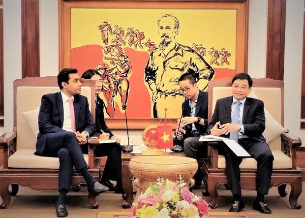 Bộ trưởng Bộ Giao thông vận tải Nguyễn Văn Thắng gặp ông Karan Adani, Tổng giám đốc Tập đoàn Adani