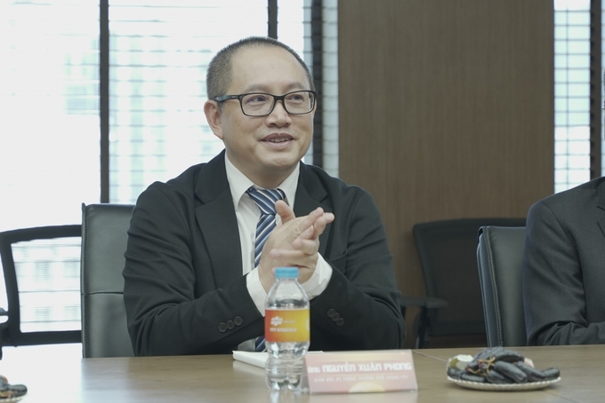 Ông Nguyễn Xuân Phong tại chương trình hợp tác và trao chứng nhận Oxford Quality