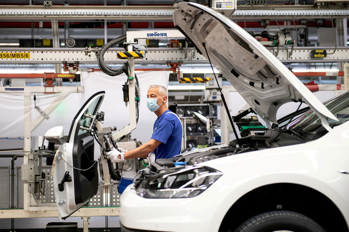 Volkswagen là một trong số các hãng xe đang tăng tốc đầu tư vào cơ sở hạ tầng EV và xây dựng các nhà máy mới để đáp ứng nhu cầu về xe điện