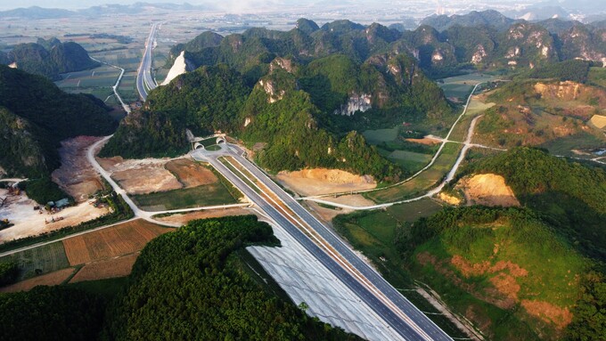 Đoạn tuyến cao tốc Mai Sơn - QL45 đã hoàn thành đẹp như tranh.