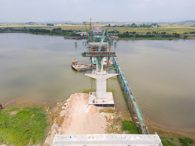 Dự án cầu Đồng Việt là công trình trọng điểm của tỉnh Bắc Giang với tổng mức đầu tư gần 1.500 tỷ đồng từ nguồn vốn ngân sách. Dự án này do Ban Quản lý dự án đầu tư xây dựng các công trình giao thông, nông nghiệp tỉnh Bắc Giang làm chủ đầu tư. Dự kiến cầu được hoàn thành đưa vào sử dụng tháng 9/2024.
