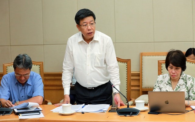 Phó Chủ tịch UBND TP. Hà Nội Dương Đức Tuấn báo cáo một số nội dung trong nhiệm vụ điều chỉnh Quy hoạch chung Thủ đô Hà Nội đến năm 2045, tầm nhìn đến năm 2065