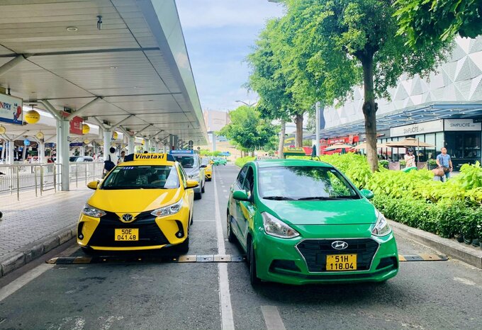 Cục HKVN yêu cầu giám sát chặt dịch vụ taxi tại sân bay Tân Sơn Nhất