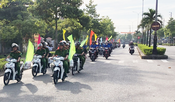 Các lực lượng tham gia diễu hành, tuyên truyền pháp luật về phòng, chống ma túy ở huyện Quảng Điền.