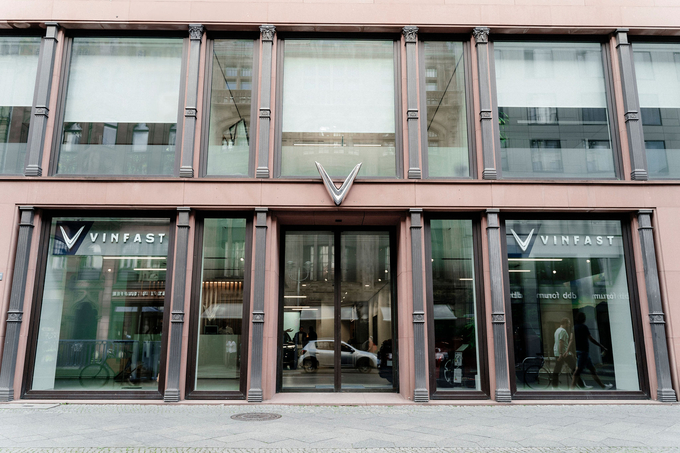 Cửa hàng mới của VinFast tọa lạc tại trung tâm Berlin, gần Unter den Linden