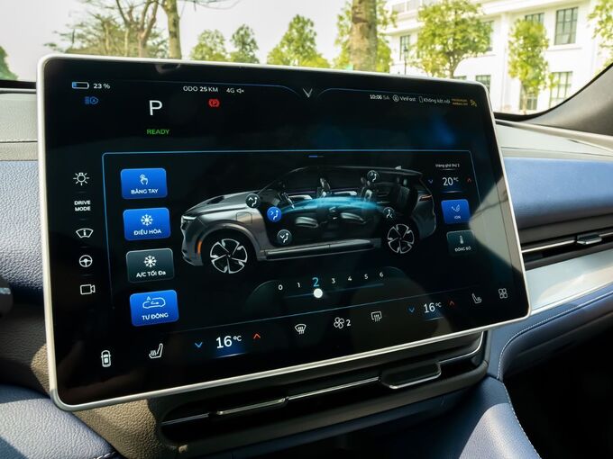 Nhiều tính năng trên xe điện VinFast có thể điều khiển bằng giọng nói thông qua Trợ lý ảo