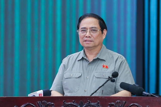Thủ tướng Phạm Minh Chính trao đổi, nhấn mạnh thêm một số vấn đề về kết quả kỳ họp, tình hình kinh tế-xã hội và trả lời kiến nghị của cử tri Cần Thơ - Ảnh: VGP/Nhật Bắc