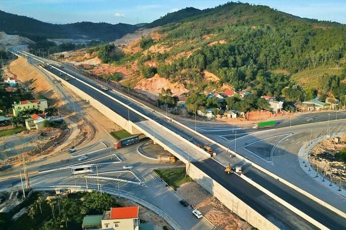 Từ nay đến cuối năm 2023, dự kiến sẽ khởi công 5 dự án đường bộ lớn, trong đó có 3 đoạn tuyến thuộc dự án đường Hồ Chí Minh