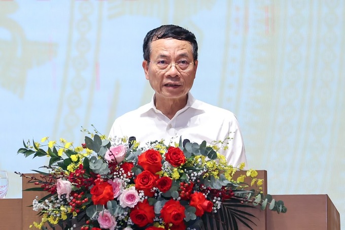Bộ trưởng Bộ TT&TT Nguyễn Mạnh Hùng báo cáo tại Hội nghị - Ảnh: VGP/Nhật Bắc