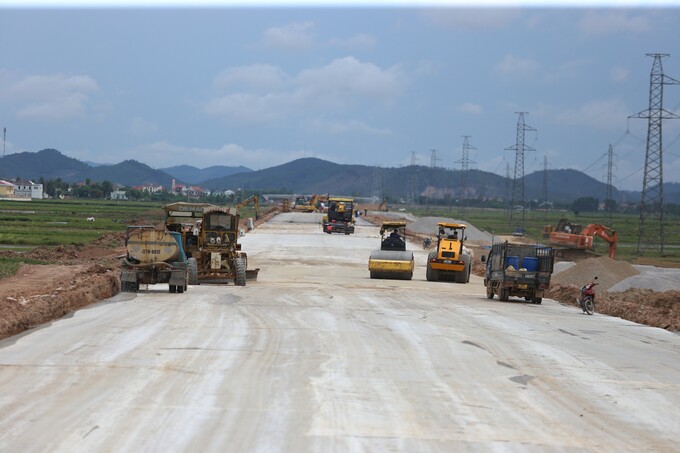 Cả 4 gói thầu của Dự án cao tốc Nghi Sơn - Diễn Châu đều vi phạm tiến độ