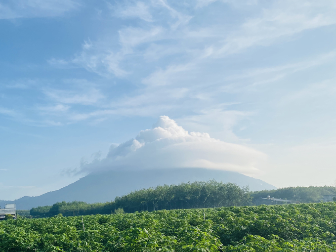 Hiện tượng “mũ mây” xuất hiện tại núi Bà Đen