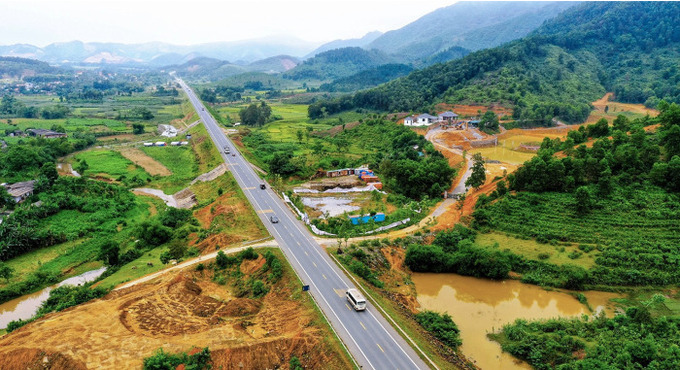 Đoạn tuyến cao tốc Hòa Bình - Mộc Châu, đoạn qua tỉnh Sơn La từ Km53 - Km84 (huyện Mộc Châu), dài khoảng 31 km, với quy mô 2 làn xe
