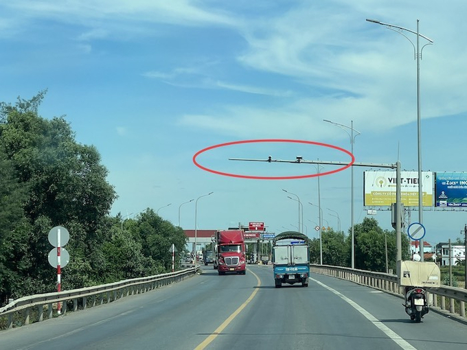 Camera phạt nguội trên Quốc lộ 1A đoạn qua cầu Quán Hàu (huyện Quảng Ninh, Quảng Bình).