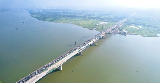 Dự án cầu Vĩnh Tuy giai đoạn 2 chính thức hợp long đoạn vượt sông Hồng vào cuối tháng 5/2023.
