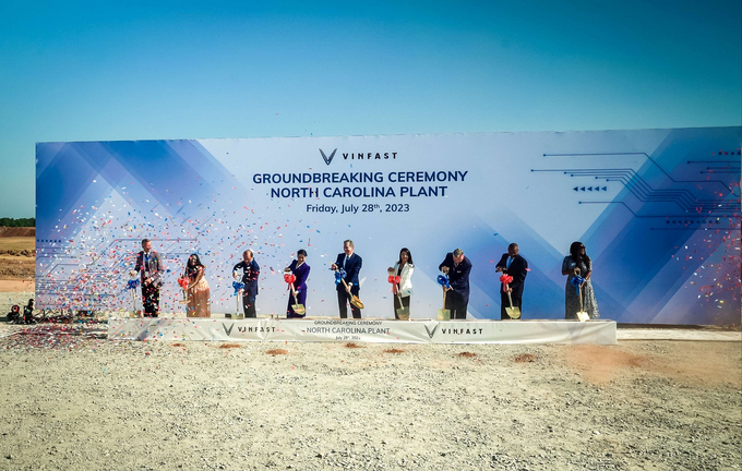 Nghi thức khởi công / Groundbreaking ceremony