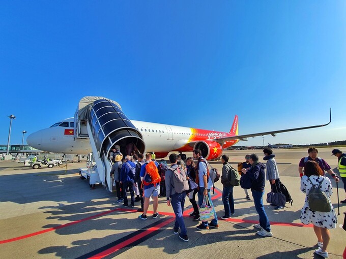 6 tháng đầu năm 2023, Vietjet đã khai thác an toàn 65.900 chuyến bay, vận chuyển trên 12,1 triệu lượt hành khách, trong đó, 3,5 triệu khách quốc tế, tăng 26% và 30% so với cùng kỳ