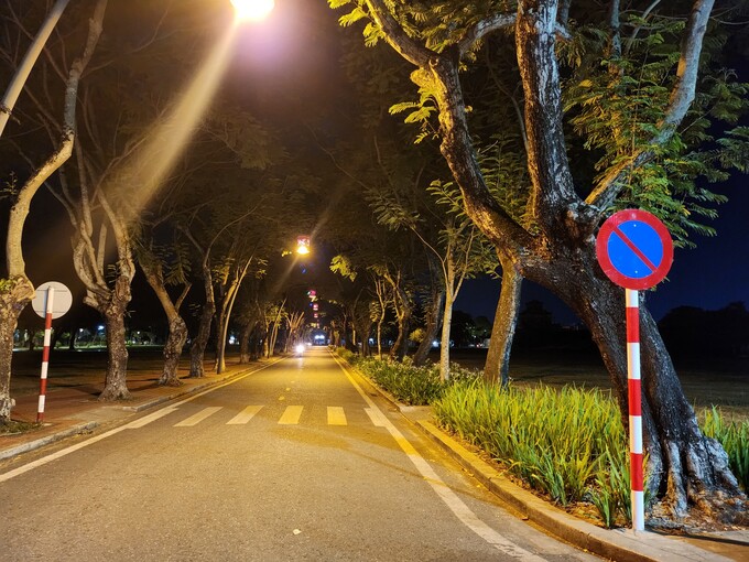 Cấm đỗ ô tô 2 chiều đường 23 tháng 8 đoạn từ Đoàn Thị Điểm đến Đinh Tiên Hoàng.