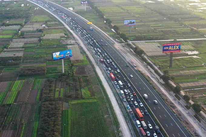 Hiện nay, Ủy ban nhân dân thành phố Hà Nội đang triển khai đầu tư Dự án đầu tư xây dựng đường gom phía Đông đường cao tốc Pháp Vân - Cầu Giẽ đoạn qua địa phận huyện Thường Tín, huyện Phú Xuyên.
