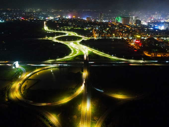 Nút giao Tây Nam TP Bắc Ninh là một trong những nút giao lớn nhất kết nối cao tốc Hà Nội - Bắc Giang và quốc lộ 18 được kỳ vọng trong tương lai tháo nút thắt để phát triển đô thị và kinh tế.