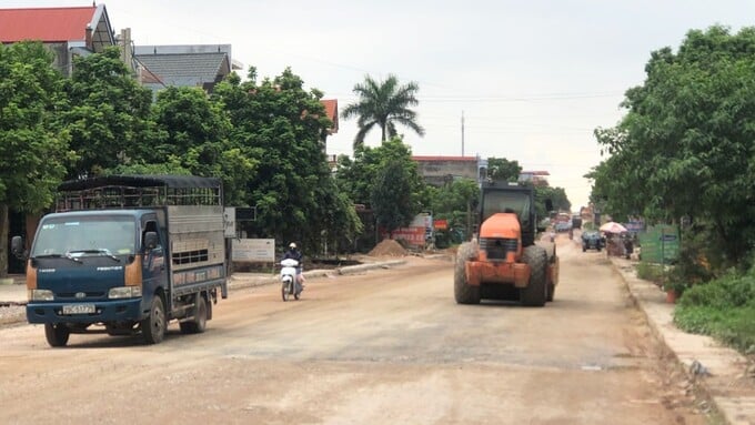 Nhà thầu lu nền đường QL 31, đoạn qua địa bàn huyện Lục Nam