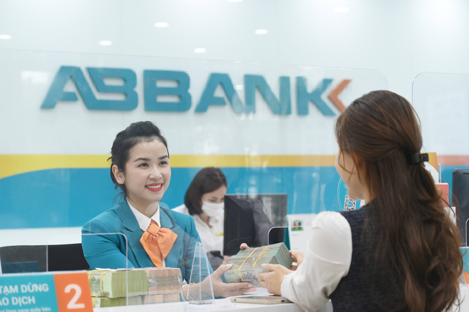 Báo cáo tài chính bán niên 2023 soát xét của ABBANK ngày 15/8/2023 ghi nhận sự điều chỉnh nhẹ các chỉ số tài chính và kết quả hoạt động do yêu cầu của đơn vị kiểm toán độc lập về việc điều chỉnh phân loại các nghiệp vụ