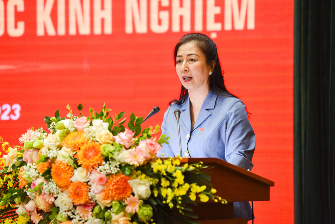 Bà Lê Thị Thu Hồng, Phó Bí thư Thường trực Tỉnh ủy, Chủ tịch HĐND tỉnh phát biểu chỉ đạo, tổng kết tọa đàm