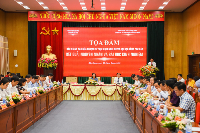 Toàn cảnh buổi tọa đàm Bắc Giang nửa nhiệm kỳ thực hiện Nghị quyết đại hội Đảng các cấp (2020 - 2025).