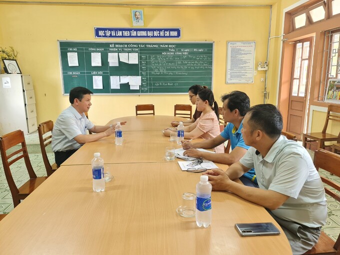Giám đốc Sở GD&ĐT Thừa Thiên Huế Nguyễn Tân nhắc nhở và yêu cầu các trường hoàn tất mọi công việc trước 17h ngày 27/8/2023, sẵn sàng cho ngày tựu trường 28/8/2023 và lễ khai giảng 5/9/2023.