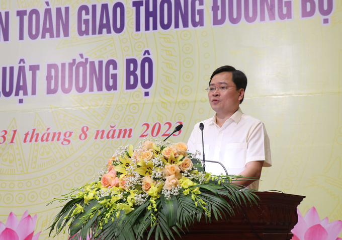 Bí thư Tỉnh ủy Bắc Ninh Nguyễn Anh Tuấn phát biểu đóng góp ý kiến từ việc thực tiễn từ triển khai mô hình 'Tỉnh an toàn giao thông'.