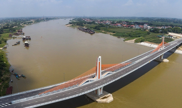 Cầu Vĩnh Phú bắc qua sông Lô nối 2 tỉnh Vĩnh Phúc - Phú Thọ