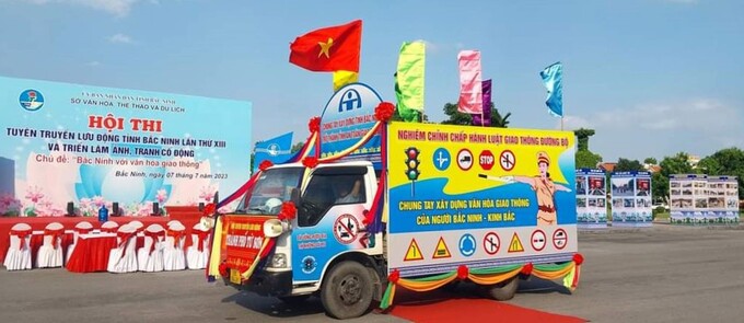     Tuyên truyền lưu động về chủ đề “ Bắc Ninh với văn hóa giao thông”